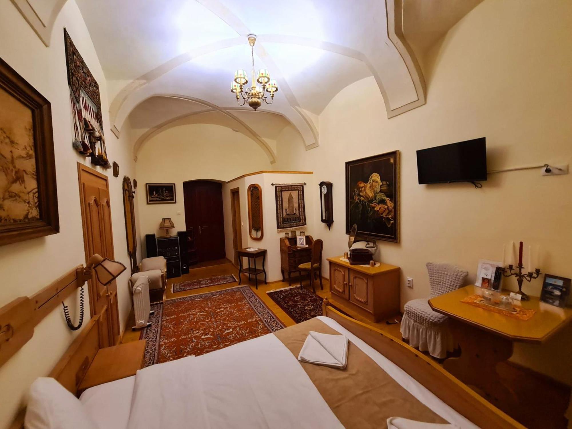 Armenopolis - Adults Only Hotell Gherla Exteriör bild